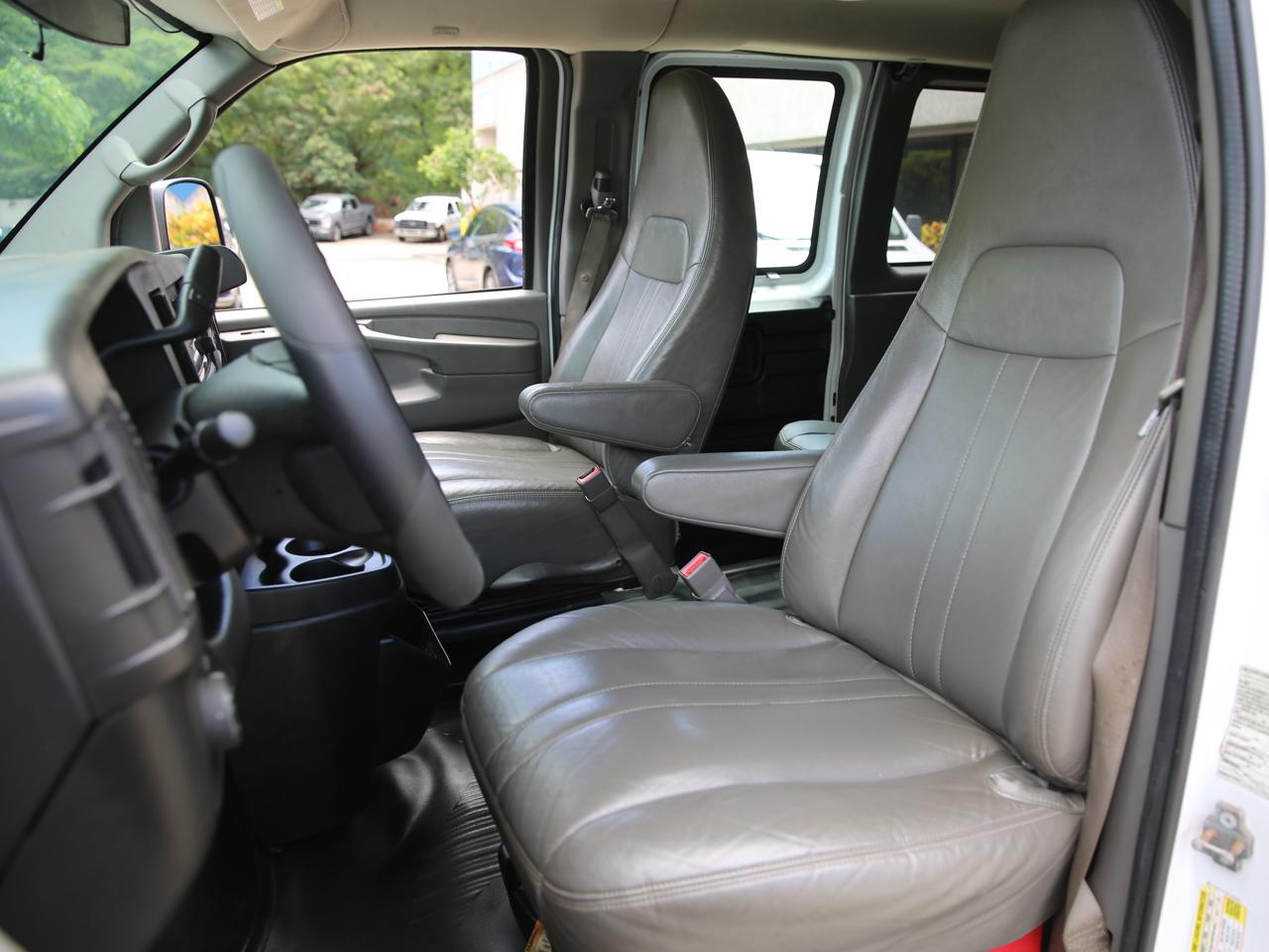 GMC Savana Passenger  2015