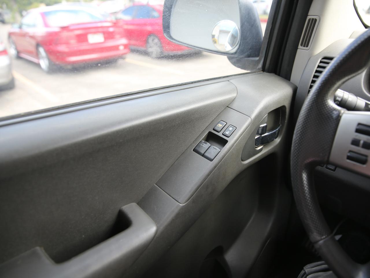 Nissan Frontier  2012