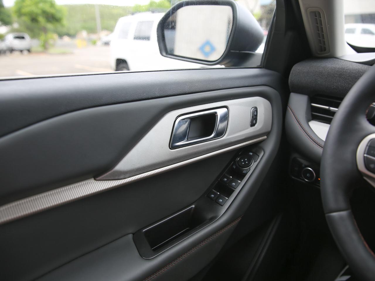Ford Explorer  2025