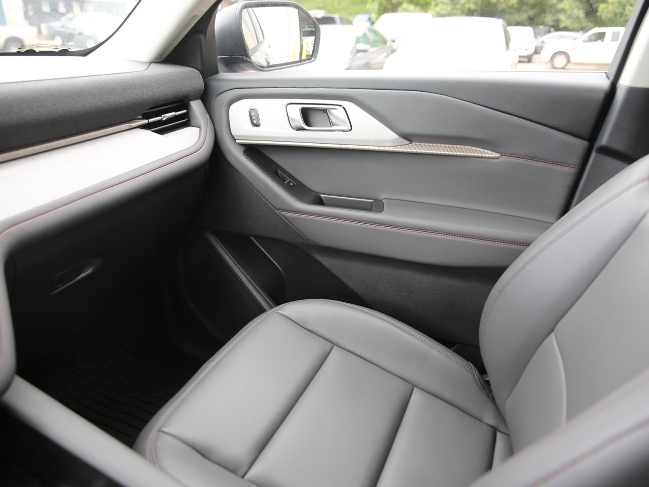 Ford Explorer  2025