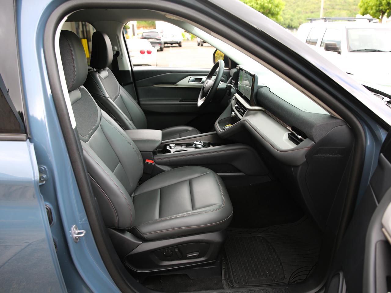 Ford Explorer  2025