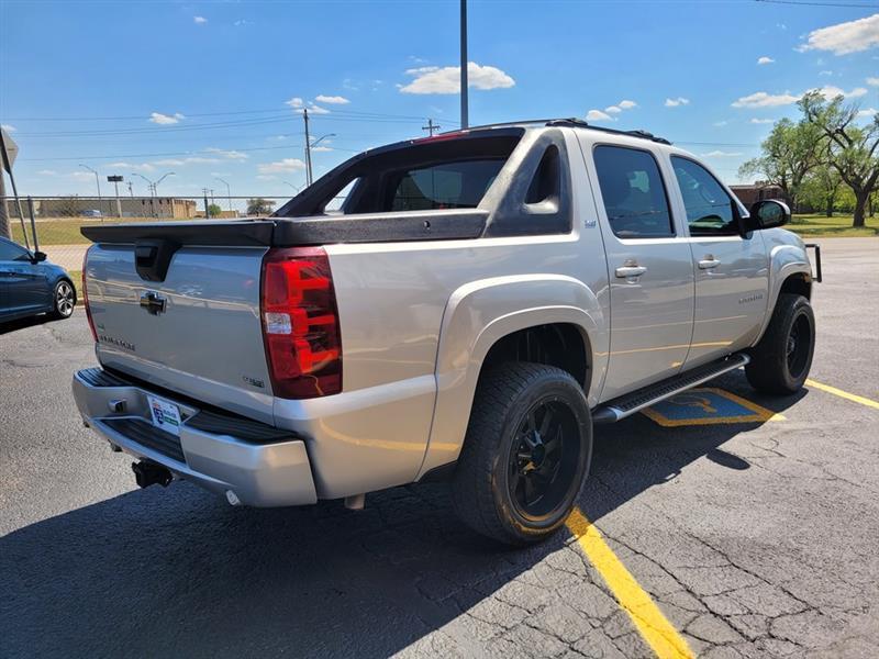 Chevrolet Avalanche  2011
