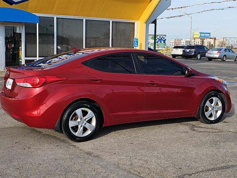 Hyundai Elantra  2013