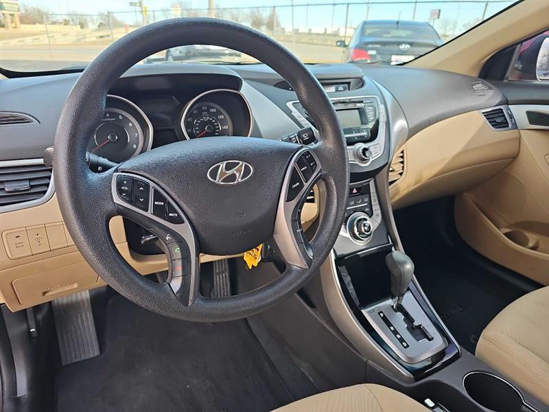 Hyundai Elantra  2013
