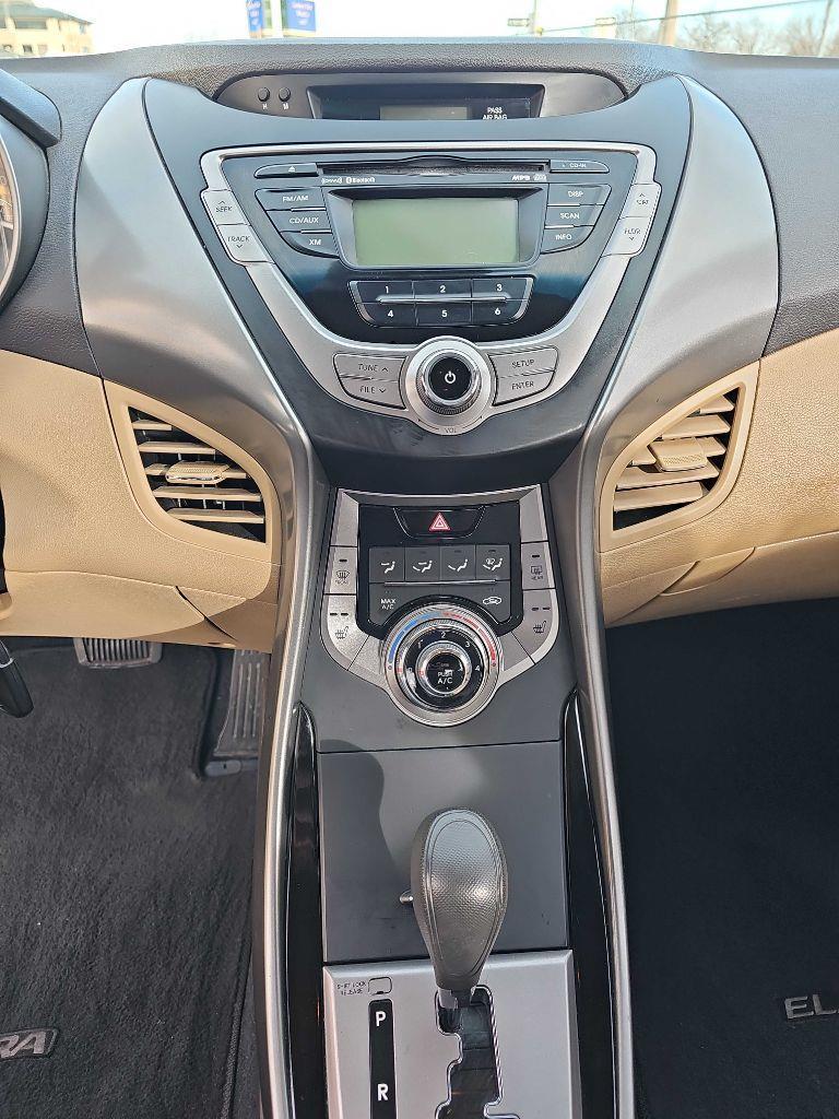 Hyundai Elantra  2013