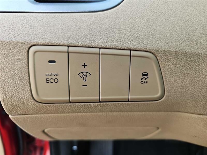 Hyundai Elantra  2013