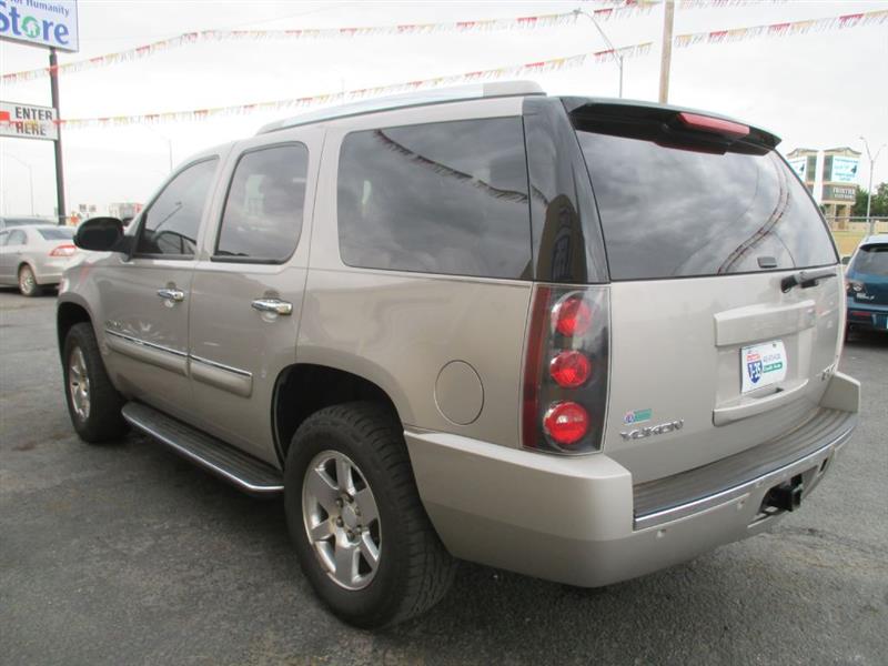 GMC Yukon Denali AWD 2007 GMC Yukon Denali AWD 2007