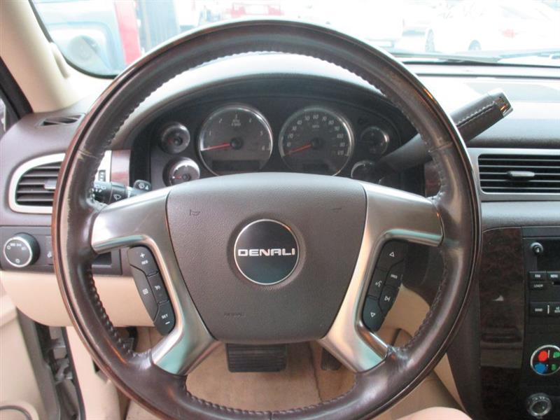 GMC Yukon Denali AWD 2007 GMC Yukon Denali AWD 2007