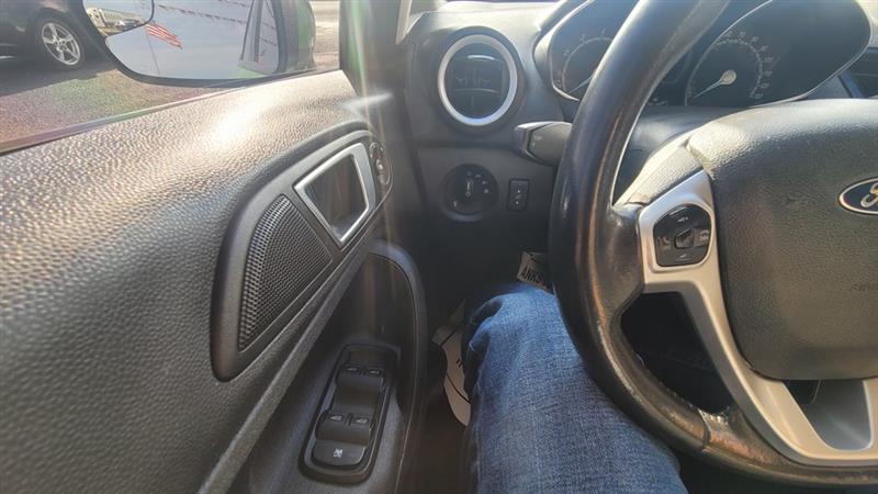 Ford Fiesta SE Sedan 2014