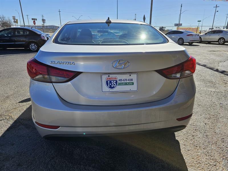 Hyundai Elantra SE 6AT 2015