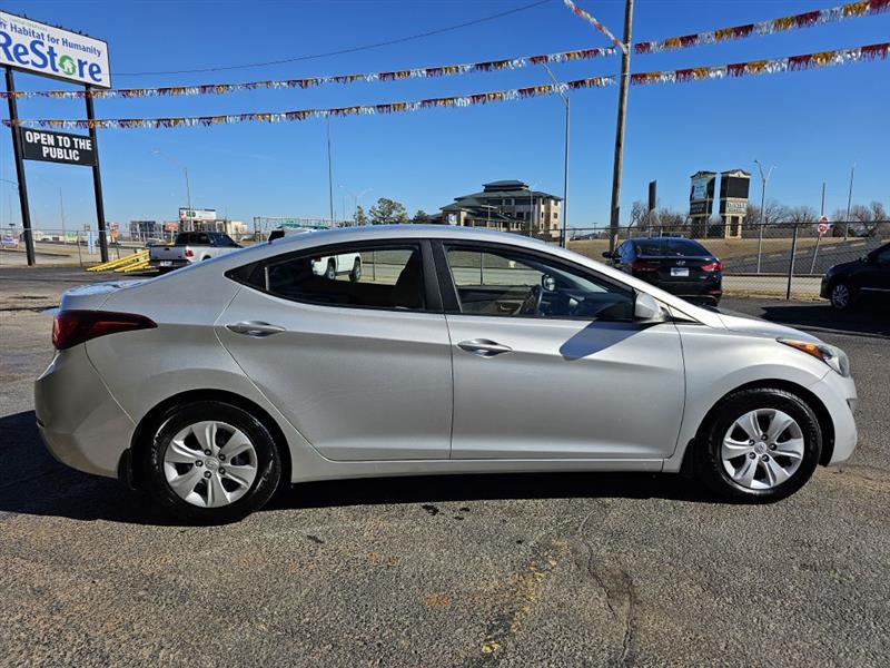 Hyundai Elantra SE 6AT 2015