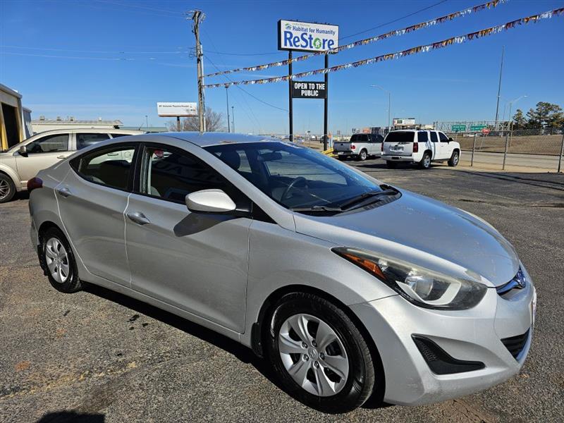 Hyundai Elantra SE 6AT 2015
