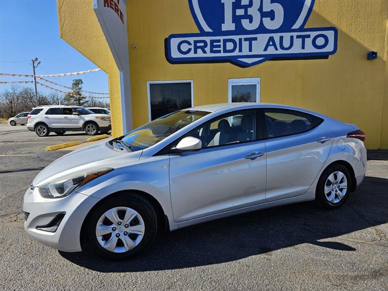 Hyundai Elantra SE 6AT 2015