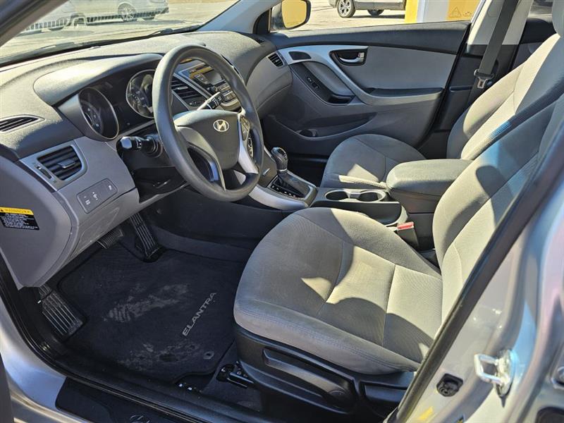 Hyundai Elantra SE 6AT 2015