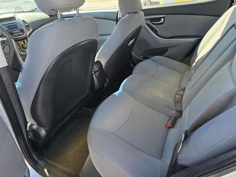 Hyundai Elantra SE 6AT 2015