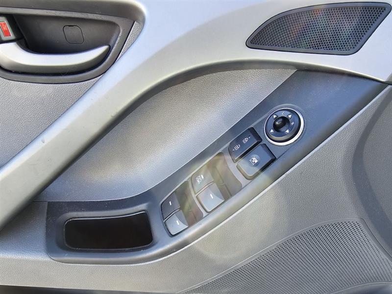 Hyundai Elantra SE 6AT 2015