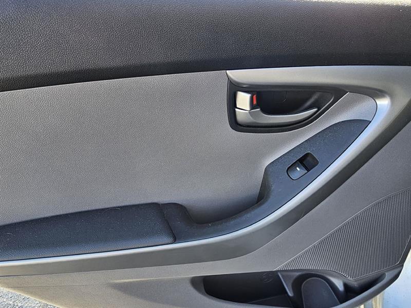 Hyundai Elantra SE 6AT 2015