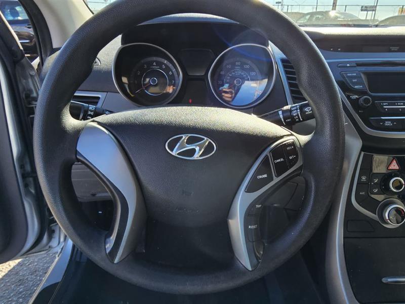 Hyundai Elantra SE 6AT 2015