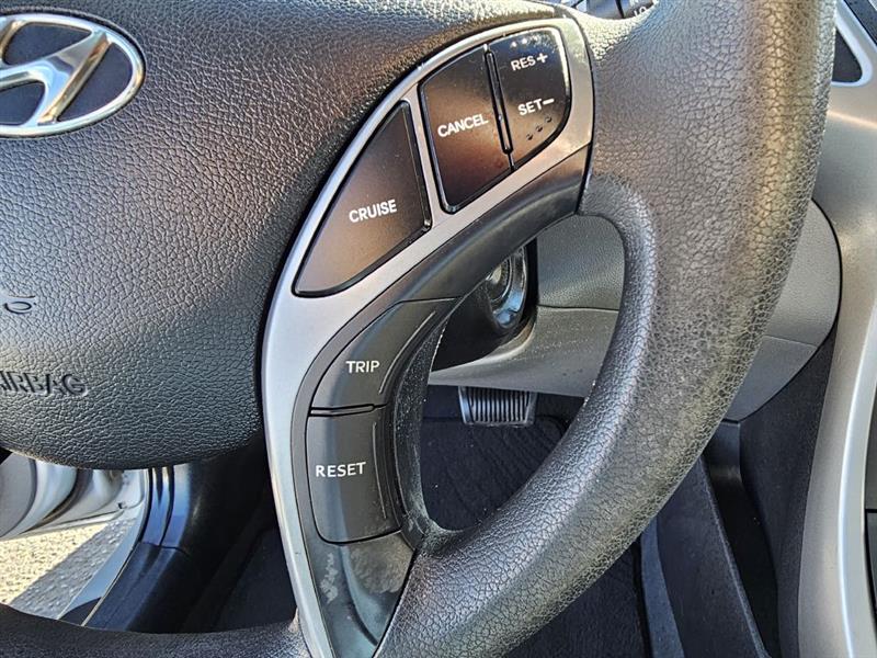 Hyundai Elantra SE 6AT 2015