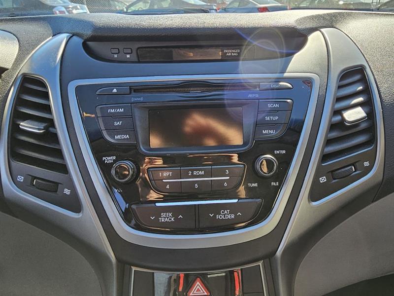 Hyundai Elantra SE 6AT 2015