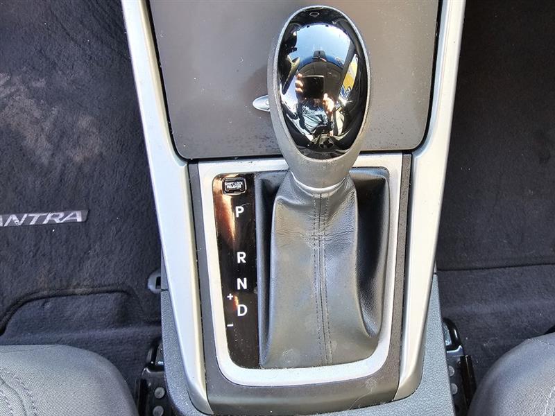 Hyundai Elantra SE 6AT 2015