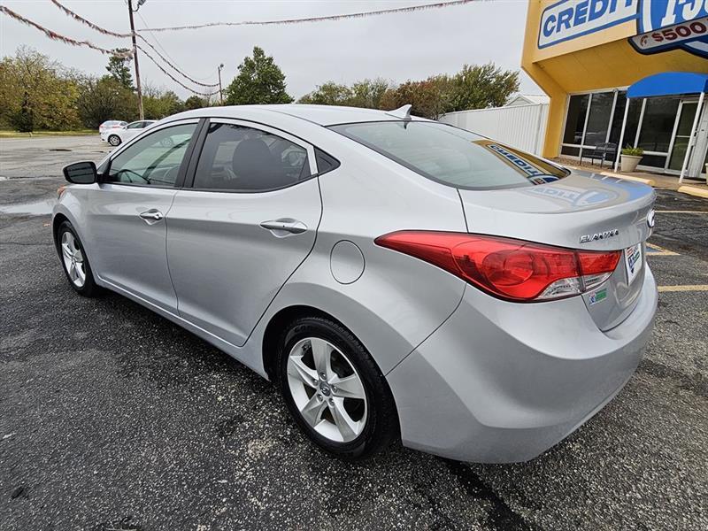 Hyundai Elantra GLS M/T 2013