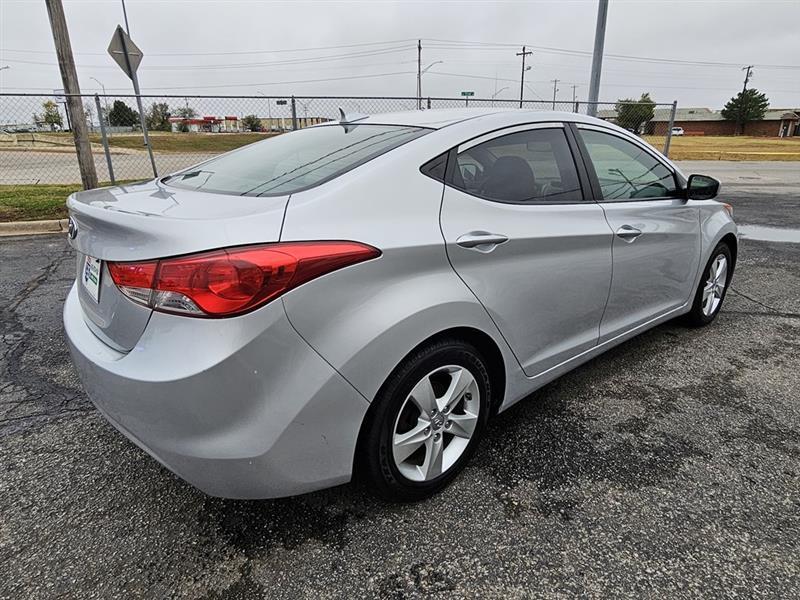 Hyundai Elantra GLS M/T 2013