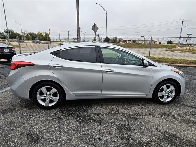 Hyundai Elantra GLS M/T 2013