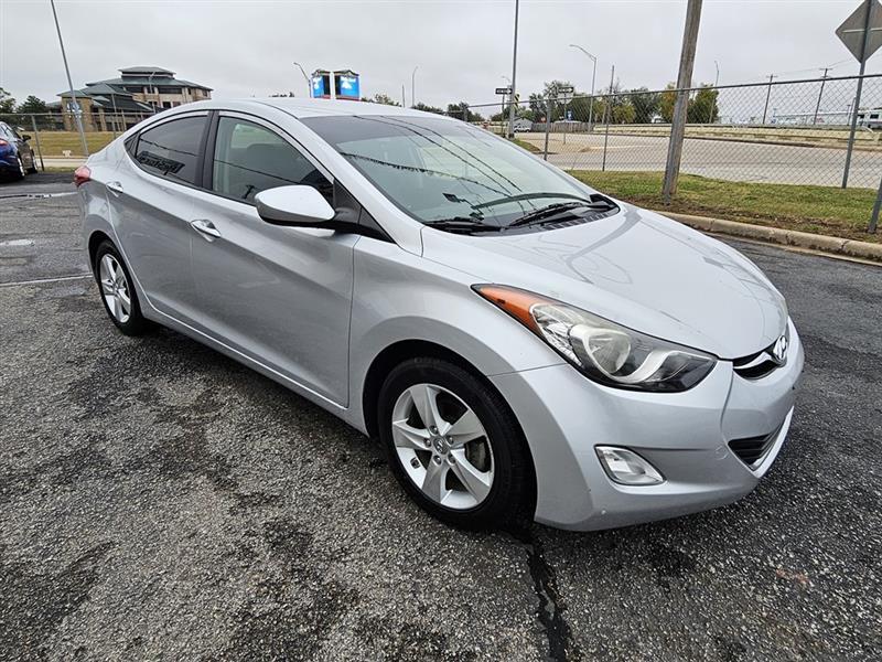 Hyundai Elantra GLS M/T 2013