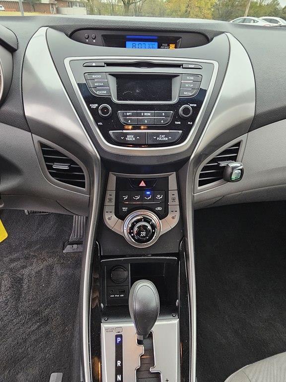 Hyundai Elantra GLS M/T 2013