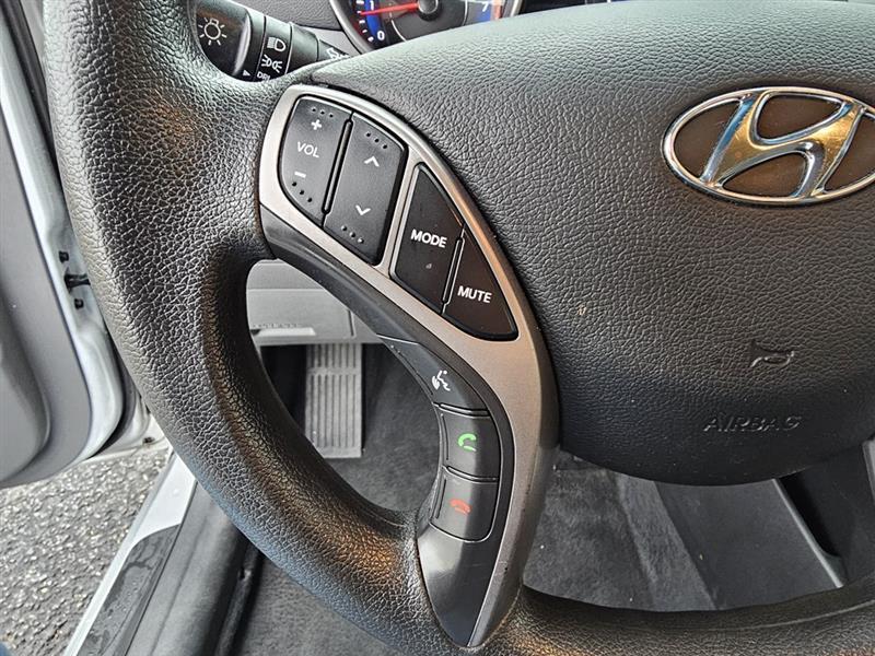 Hyundai Elantra GLS M/T 2013