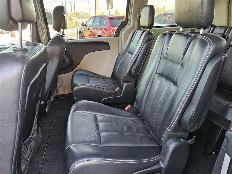 Chrysler Town & Country Limited 2016