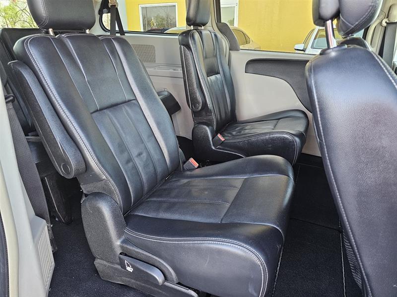 Chrysler Town & Country Limited 2016