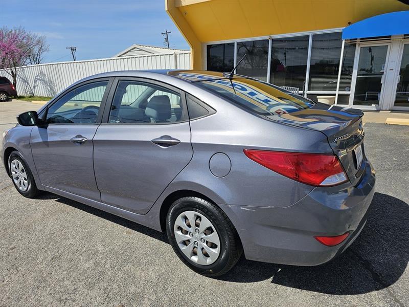Hyundai Accent SE 4-Door 6A 2017