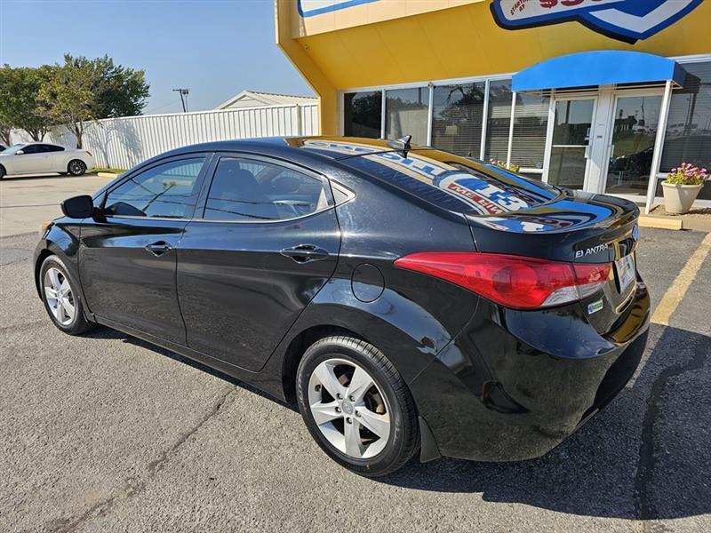 Hyundai Elantra GLS M/T 2013