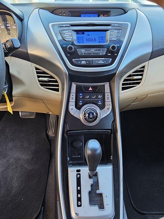 Hyundai Elantra GLS M/T 2013