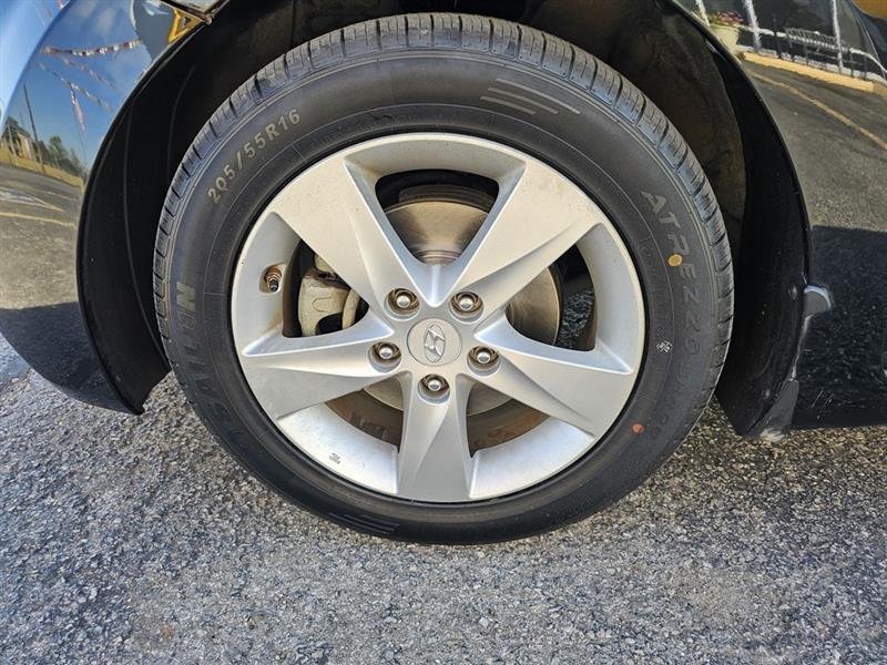 Hyundai Elantra GLS M/T 2013