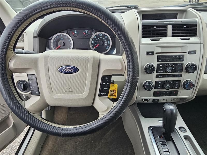 Ford Escape XLT FWD 2010