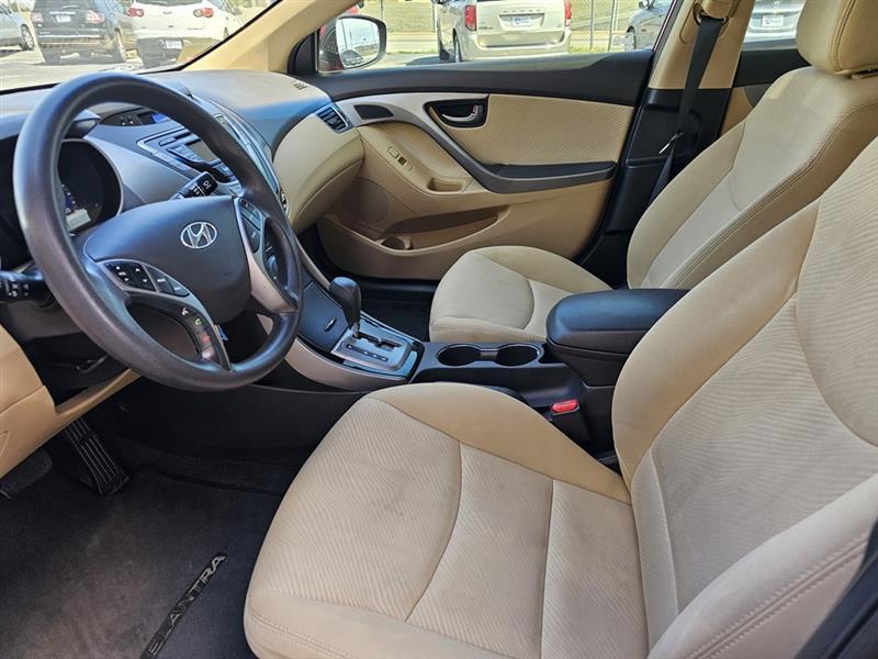 Hyundai Elantra SE 6AT 2015