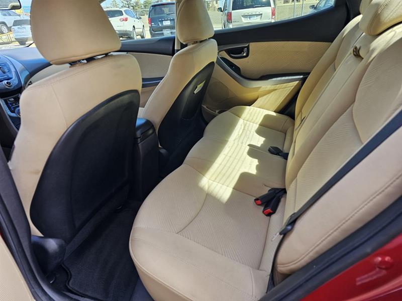 Hyundai Elantra SE 6AT 2015