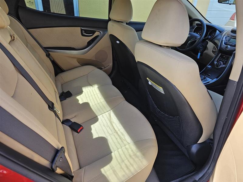 Hyundai Elantra SE 6AT 2015