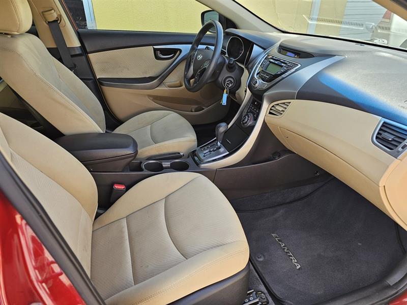 Hyundai Elantra SE 6AT 2015