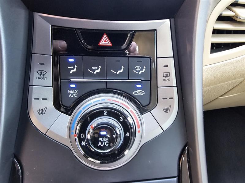 Hyundai Elantra SE 6AT 2015