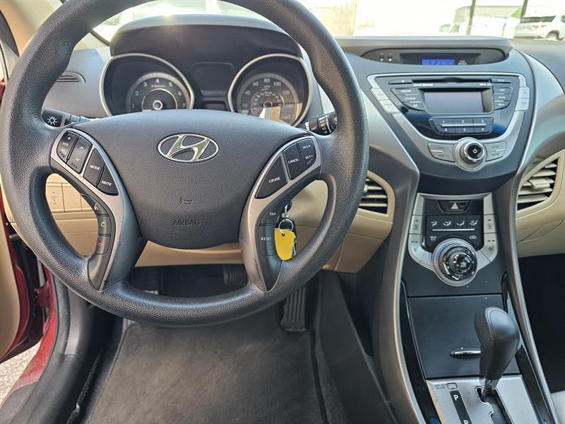 Hyundai Elantra SE 6AT 2015