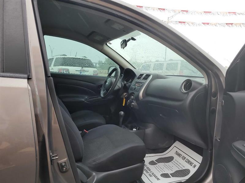Nissan Versa 1.6 S Sedan 2012