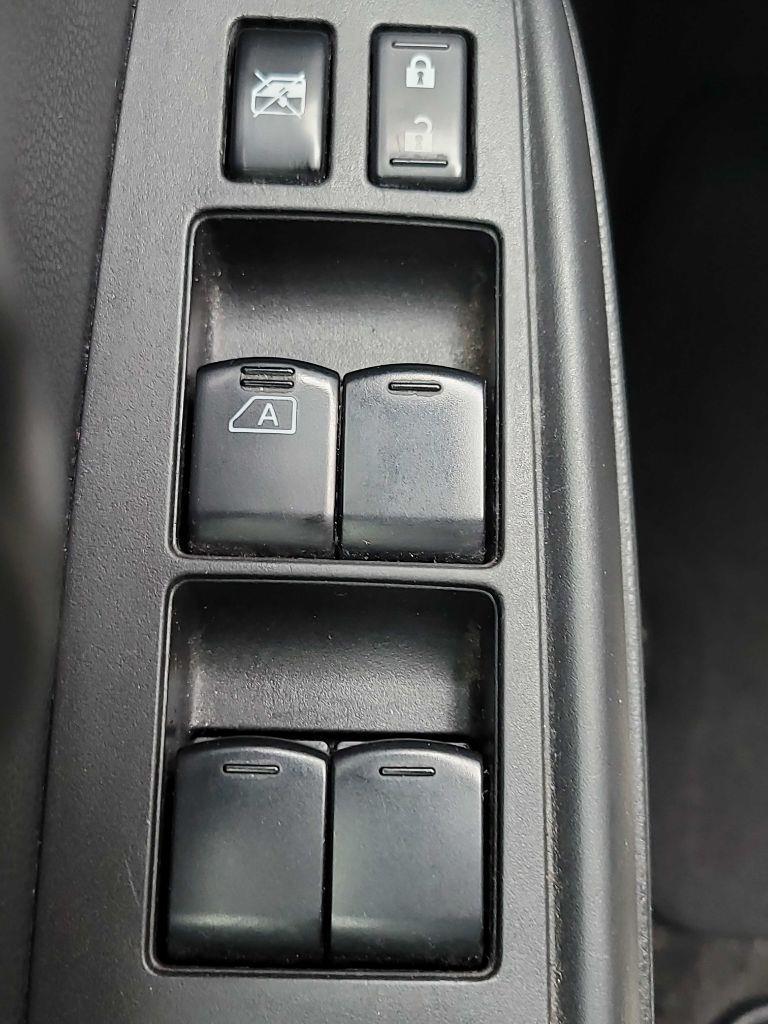 Nissan Versa 1.6 S Sedan 2012