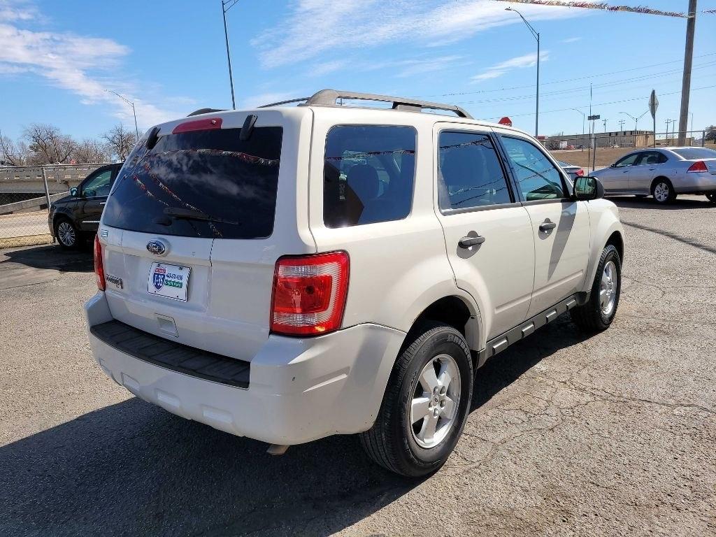 Ford Escape FWD 4dr XLT 2011