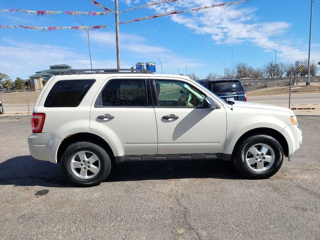 Ford Escape FWD 4dr XLT 2011