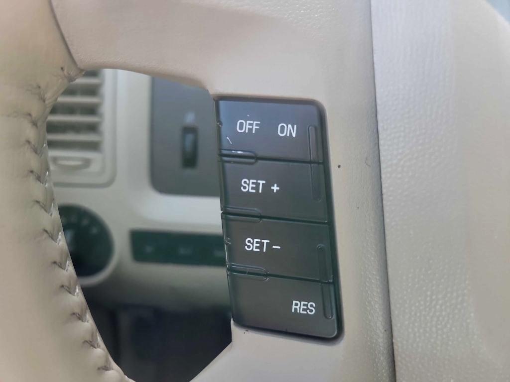 Ford Escape FWD 4dr XLT 2011