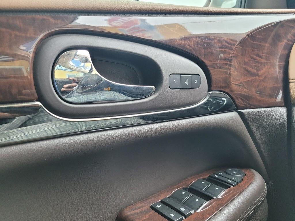 Buick Enclave FWD 4dr Leather 2017